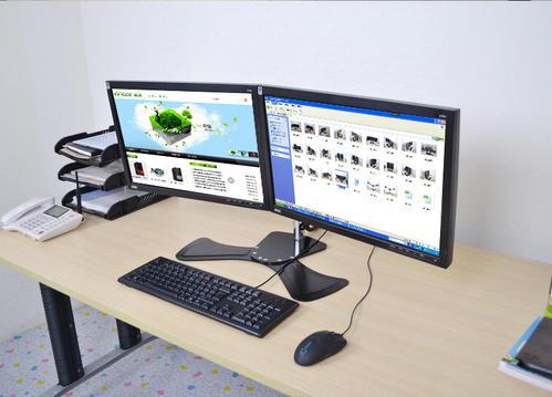 我在公司和家中，也都是配置了两个显示器.