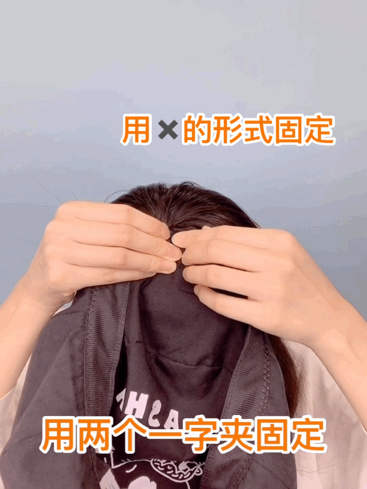 冬天肯定免不了刮风嘛,戴贝雷帽最尴尬的莫过于满大街追着帽子跑了
