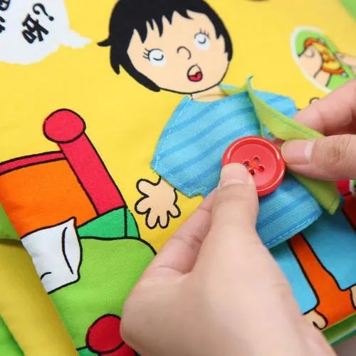 【事件】:教孩子扣纽扣【时间】:周末【年龄】:三岁【昵称】:eden