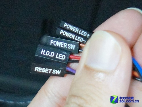 機箱中往往都會配置power sw開關,power led,resetsw,usb線材以及hd