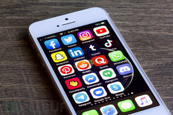 手机中的"飞行模式"屏蔽通讯信号保护着人们在航行中的生命安全,那么