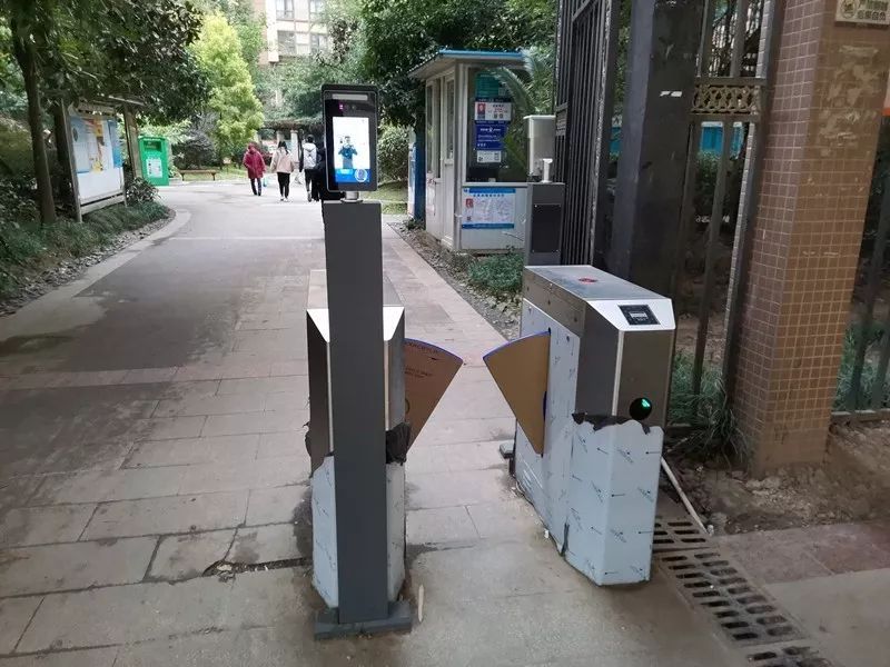 夜间环境人脸识别万维识别小区装了人脸识别系统后带来了什么