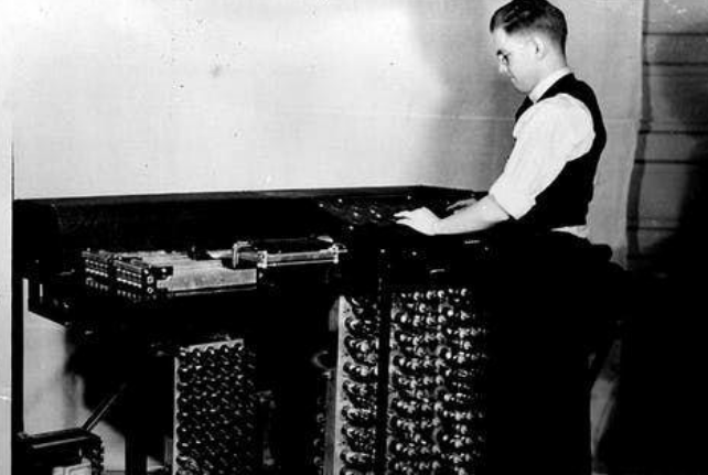 第一台数字电子计算机abc,第一台现代电子数字计算机称为atanasoff