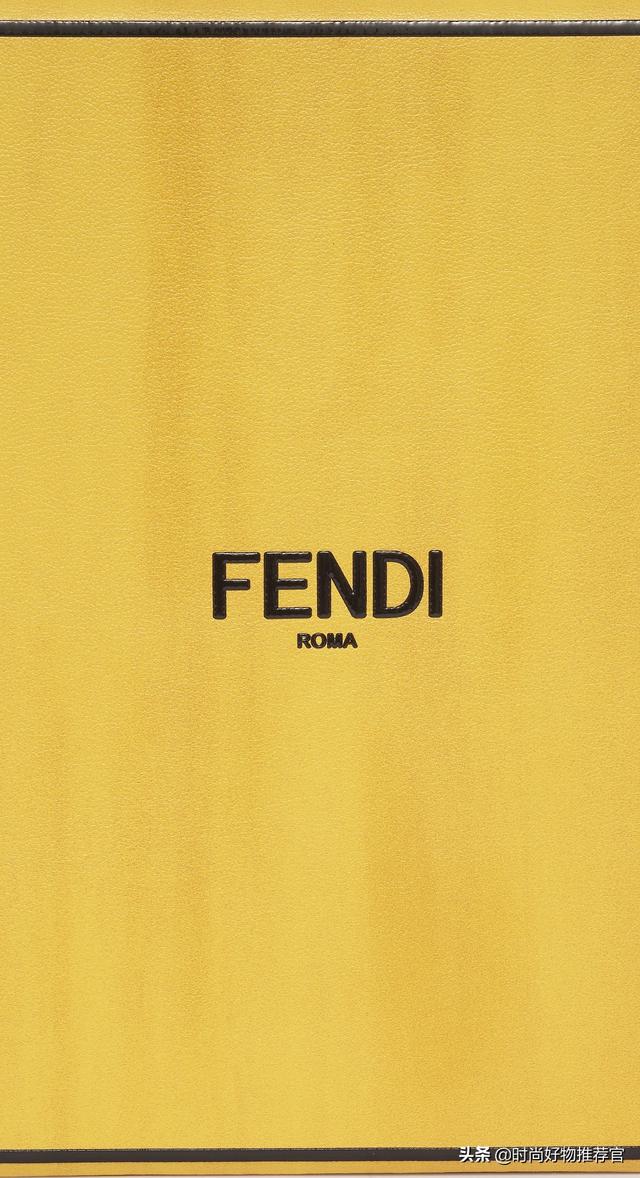 從1925年品牌創立迄今,fendi logo也經歷過多次演變,最早的小松鼠圖案