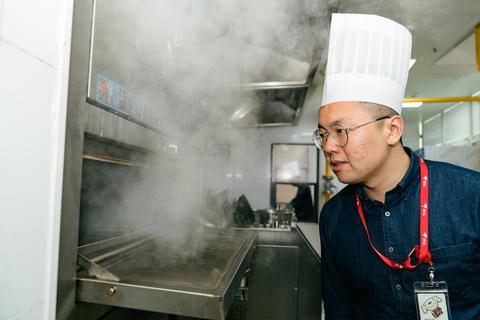 裴营乡留美计算机博士,从机器人到未来餐厅 留美博士在京东实现技术梦