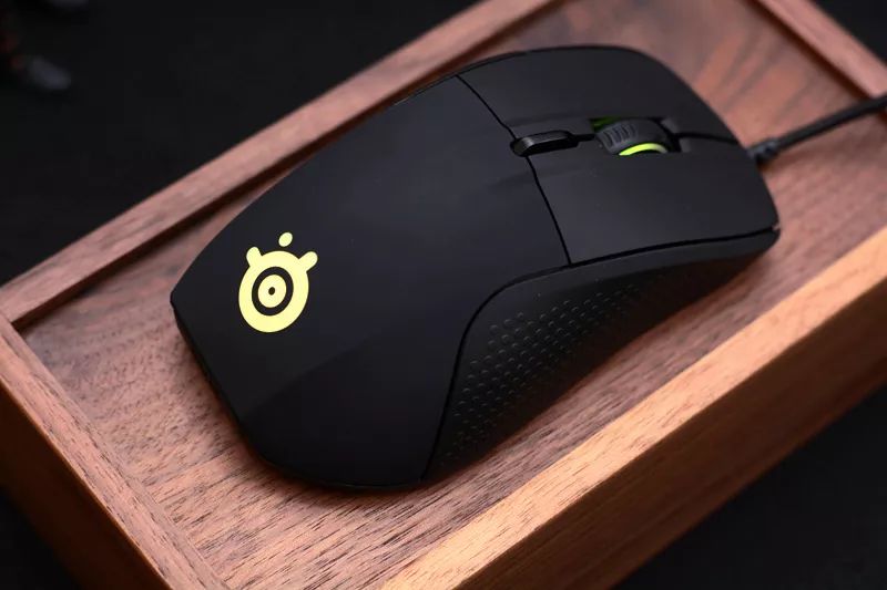 鼠标固定在屏幕中间集众黑科技于一身赛睿rival710鼠标上手体验