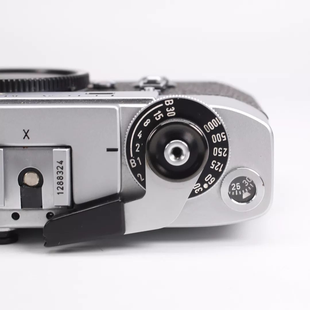 速度盘感光度转盘倒片旋轴功 能●m5是徕卡第一台带有闪光热靴座的