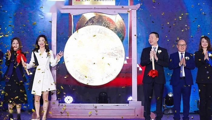 上坤地产上市两次破发:营收增速逐年下降,董事长朱静持股50%