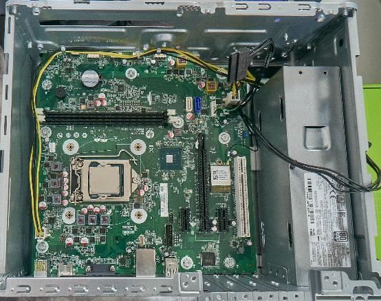 这是一块采用h370芯片组的主板,cpu采用4pin供电接入,6相供电模块