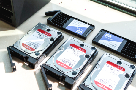 企业级服务器硬盘和企业级硬盘与nas硬盘区别是什么性能哪个好