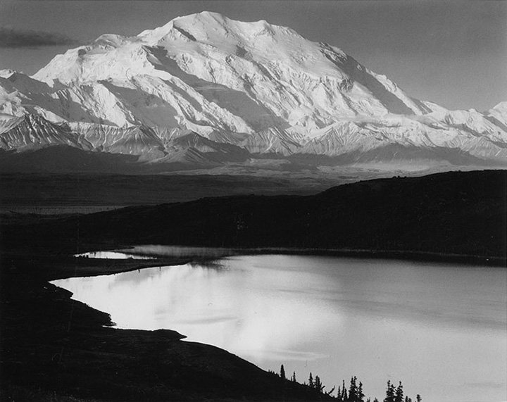 安塞尔·伊士顿·亚当斯（Ansel Adams）  Mount Mckinley And Wonder Lake, Alaska, 1948  1949年印制版