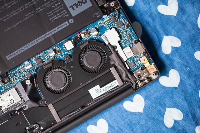 dell屏幕亮度调节不了戴尔xps137390笔电测评10代酷睿加持屏幕散热