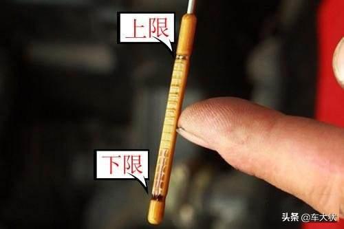 油标尺在哪_机油尺应该怎么看?冷车和热车哪一个看得更准确?