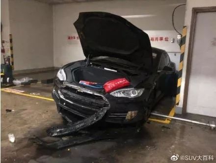这是在香港发生的首起特斯拉汽车自燃事件