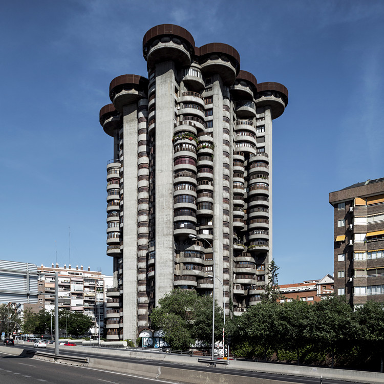 Torres Blancas, Francisco Javier Sáenz de Oiza (1961-1969, Madrid, España). Image © Stefano Perego