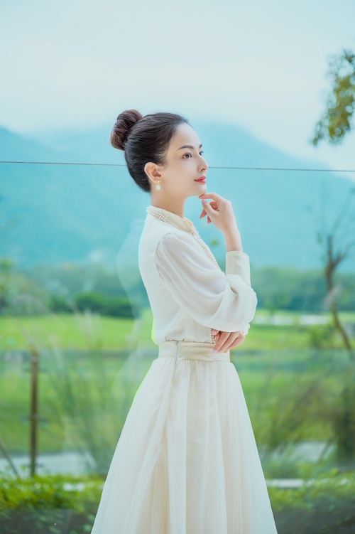 吕泉高维智慧创始人17年心灵修行与素食造就冻龄女神