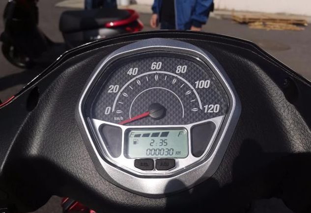 铃木uy125摩托车机油铃木全新高颜值踏板车重90kg功率65kw或售8千