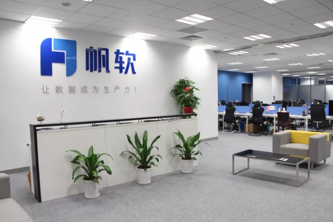 观察帆软扎根于bi收获于未来