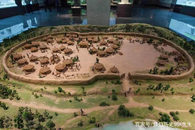 北边穷山在轩辕国的北面,那里的人拉弓射箭不敢向着西方射畏轩辕之丘