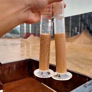 具有用鼍少,絮凝速度快,受共存盐类,ph及温度影响小,生成污泥量少