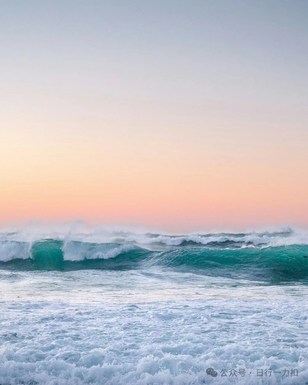 ocean waves crashing on shore during daytime