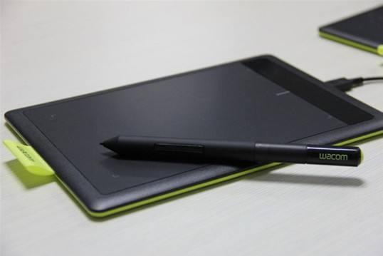 初学者入购一款一千以内的手绘版绝对可以满足需求,首推wacomcth671