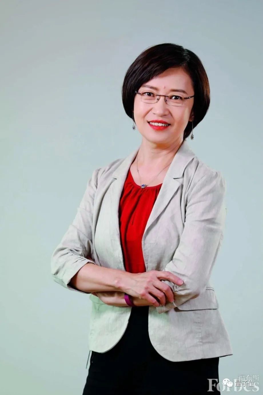 王锐本科毕业于华南理工大学电子工程学,后获哥伦比亚大学工程,哲学