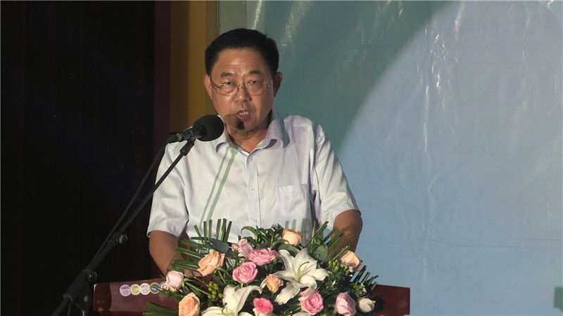 陈朝阳校长代表濉溪中学发表讲话.