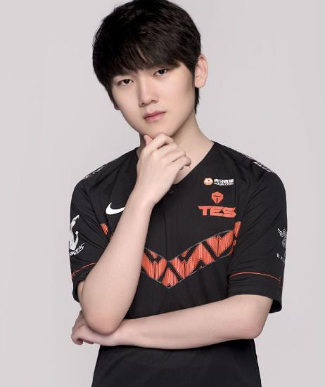 战队基地tes的救世主来了jkl正式抵达战队基地并已经参加训练赛