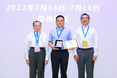 湖南大学帅智康教授(中)荣获2023年度中达学者.