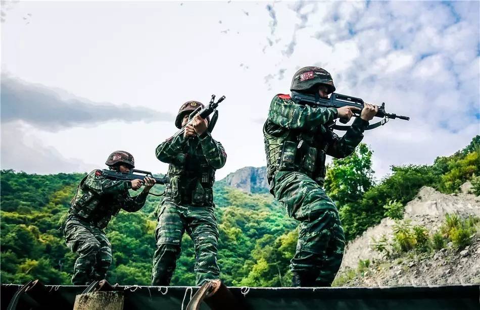 小曾新歌:我用准备打仗的方式致敬青春
