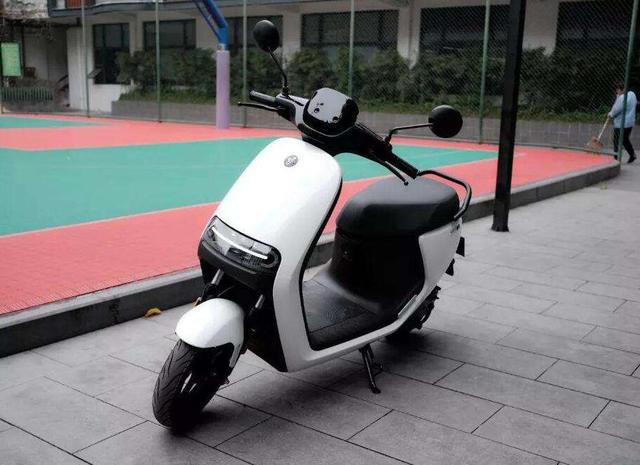 充一次电使用一年的手机小米智能电动车问世充一次电可以跑120公里