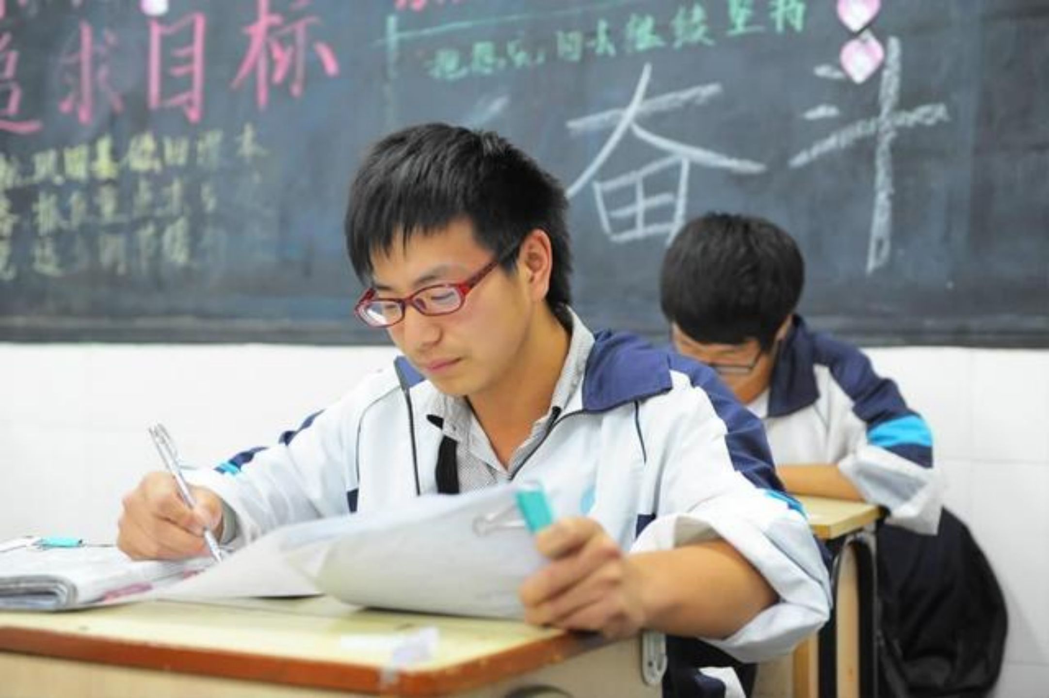 升到初二后成绩“一落千丈”?你家孩子也有这个困扰么?-CSDN博客