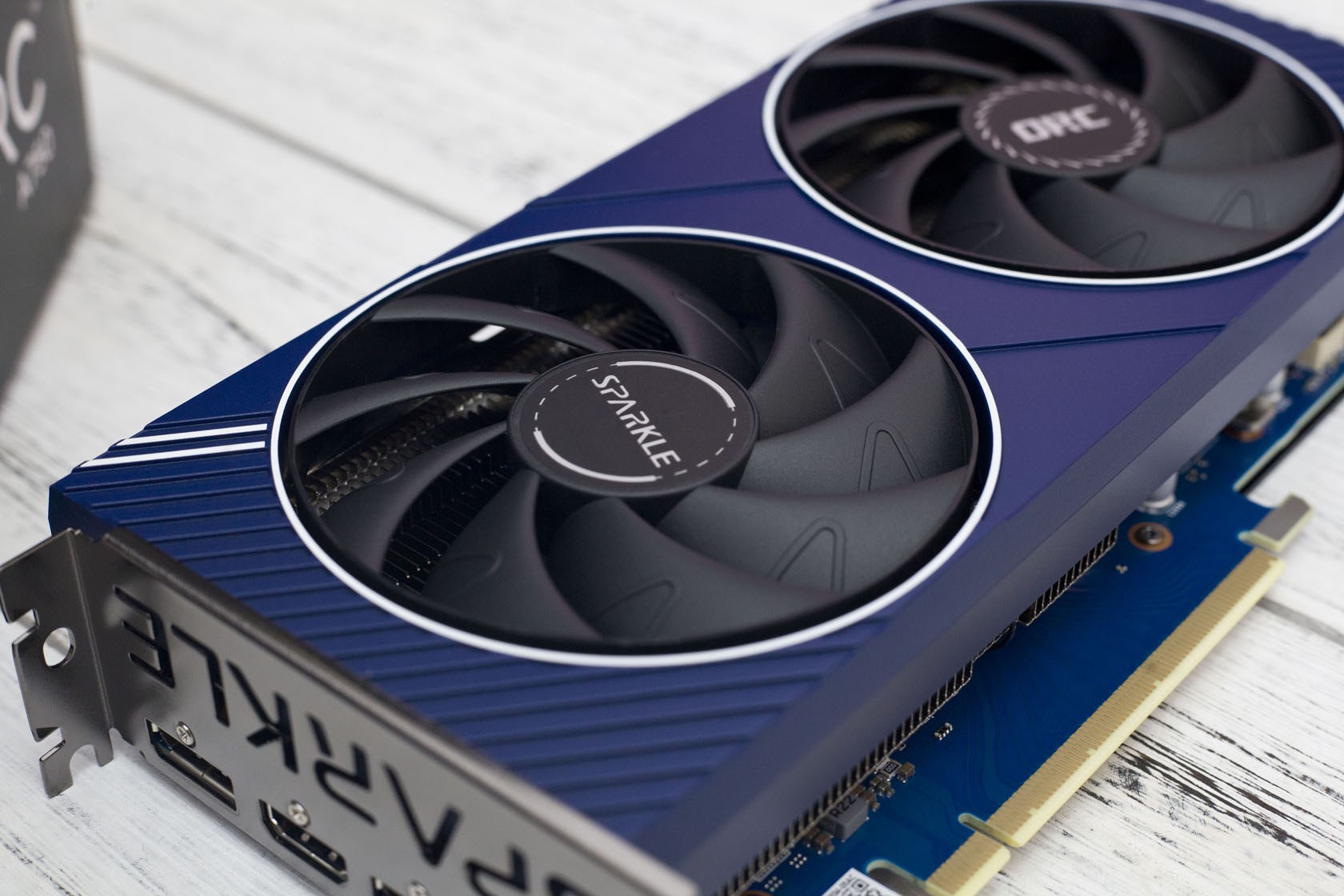 游戏显卡新贵sparkle撼与科技intelarca750兽人oc上手体验