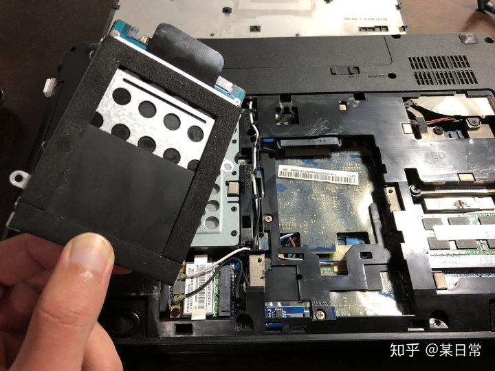 大白菜装机后找不到固态硬盘如何给电脑换装固态硬盘详细教程