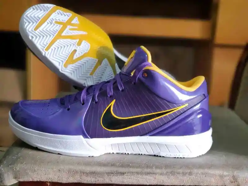 本来不想买联名来着,但是季后赛配色价格的突然起飞让我不得不开始