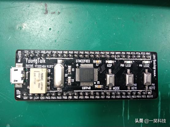 其芯片型號為stm32f103c8t6,我們來一起看看它的原理圖二 硬件平臺與