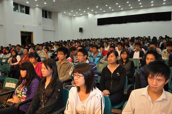 四川民族学院数学系与计算机科学系,数学系、计算机科学系隆重举行学生表彰大会...