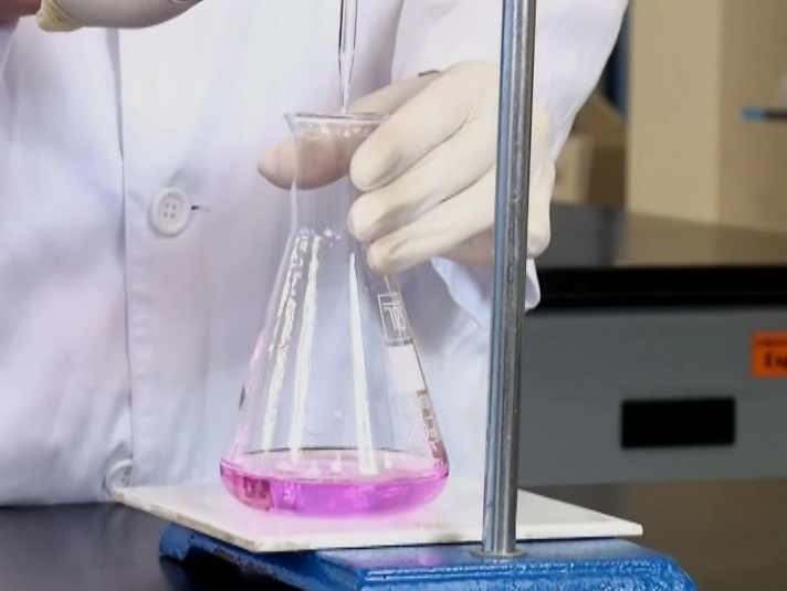 这类水质的化学需氧量比较低,用高锰酸钾氧化水样中的某些有机物及
