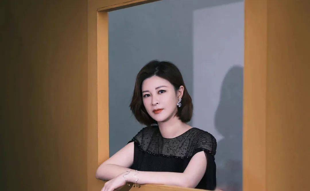2009年,杜华创办的乐华娱乐,旗下有王一博,韩庚,孟美岐,范丞丞等时下