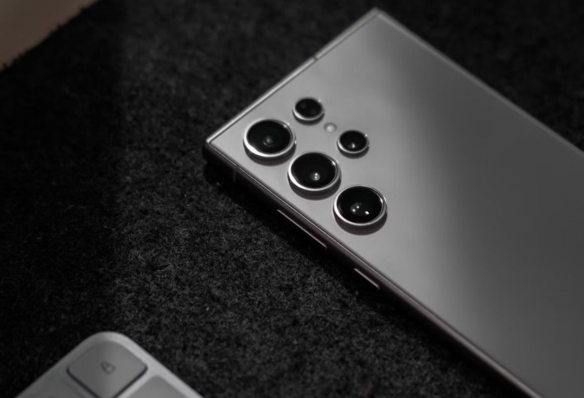 摩托罗拉razr 50折叠屏手机惊艳亮相,折叠屏爱好者的狂欢