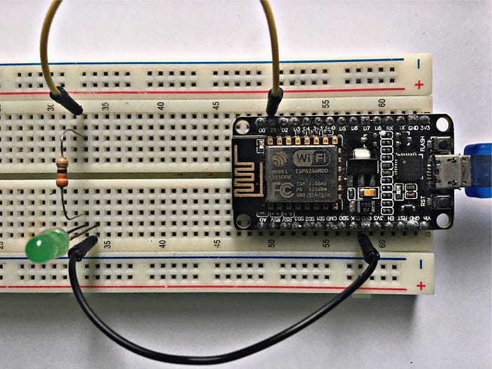 NodeMCU ESP8266 面包板的介绍和使用详解（图文并茂）