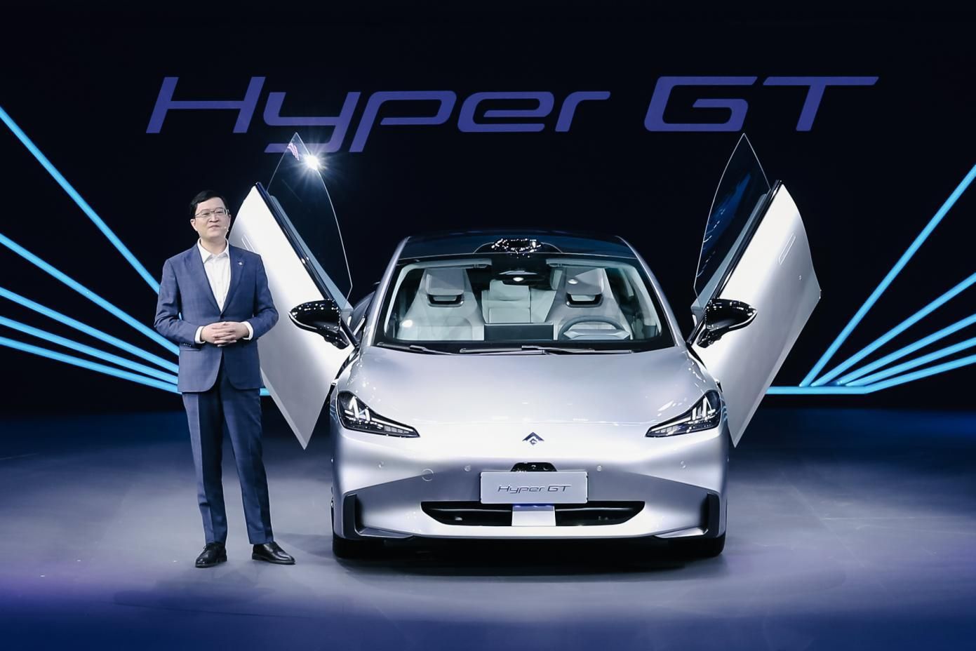 广州车展|埃安超跑Hyper GT登场，给年少有为者的时代献礼