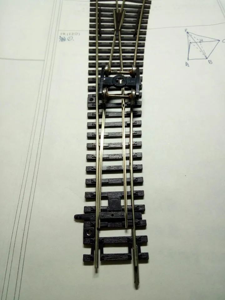 visual studio怎么让button一直生效_火车是怎么变轨的?