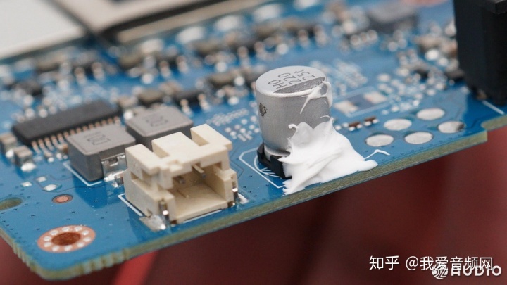 gps天线拆解图片拆解报告天猫精灵ccmini带屏智能音箱