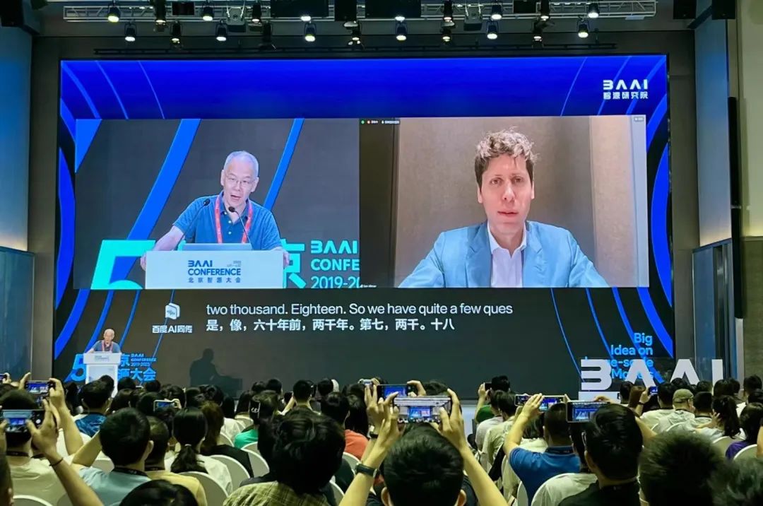 OpenAI CEO亮相“AI春晚”，与张宏江隔空问答：10年内会有超强AI