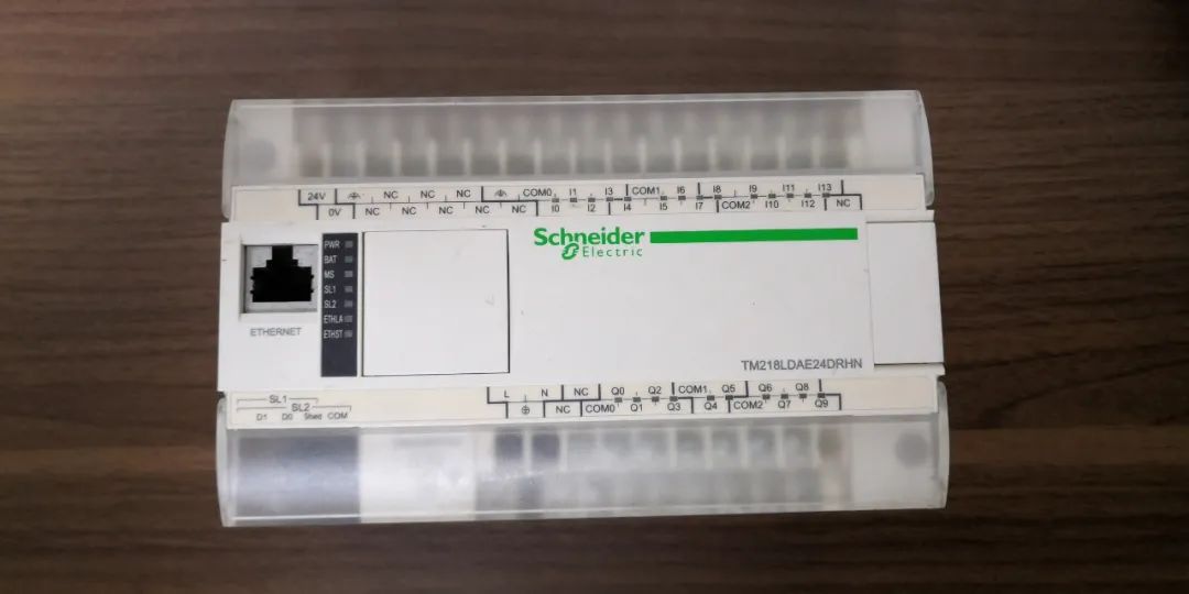 smart系列plc,實物如下圖所示:2,服務器1:三菱fx5u系列plc,實物如下