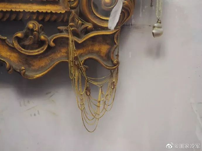 画五角星中间没有填充_冷军油画卖4000万!专家:画照片,无艺术,品味低