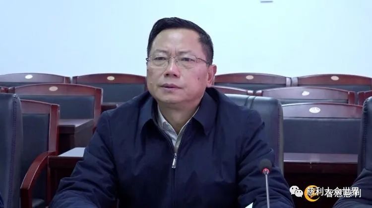 县领导邱初开,高靖生,朱经伟,王大云,卓耀楚参加会议.