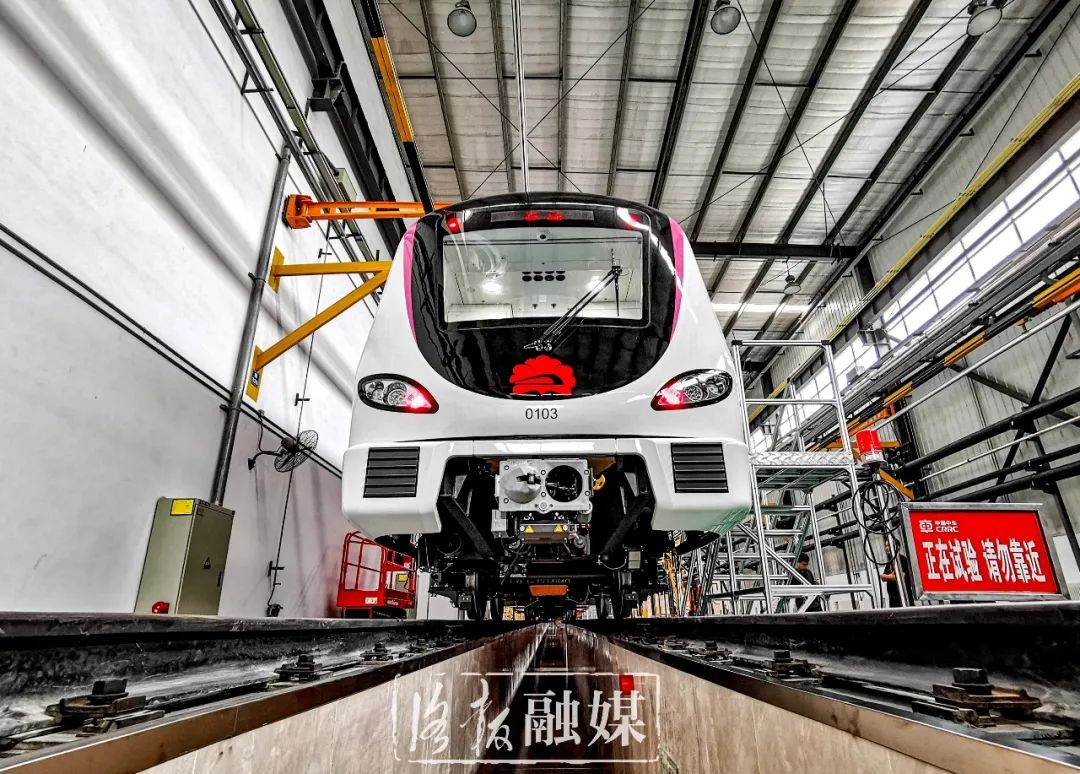 洛阳地铁一号线无人驾驶刚刚洛阳地铁1号线首列车辆下线高清图视频